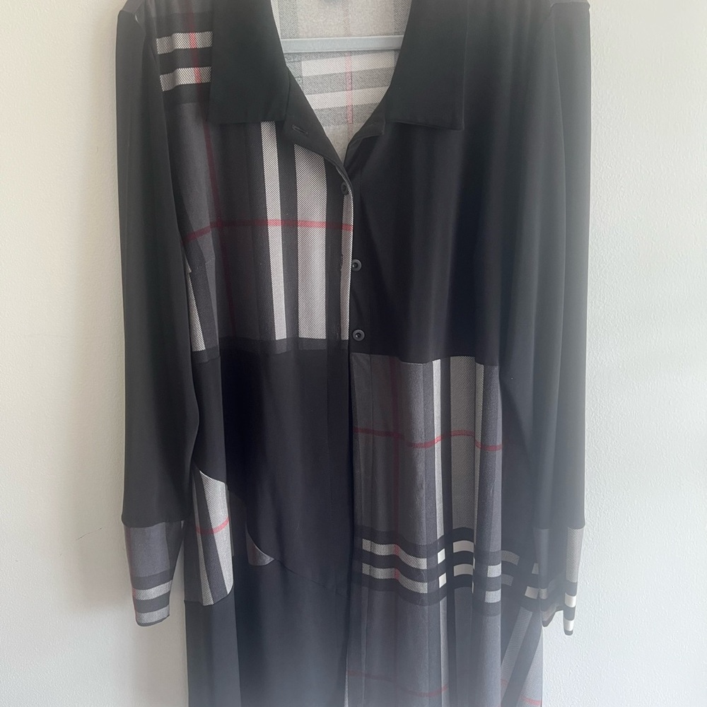 Black and Gray Striped three Button-Up tunic
Michael Tyler size XL